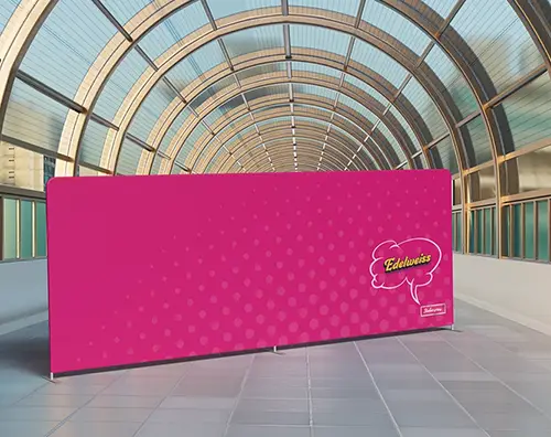 ścianka reklamowa Edelweiss w hali