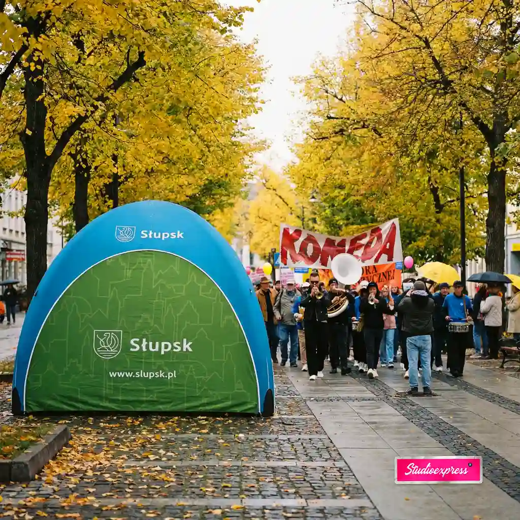 Punkt informacyjny urzędu w namiocie 3x3 na festiwalu miejskim